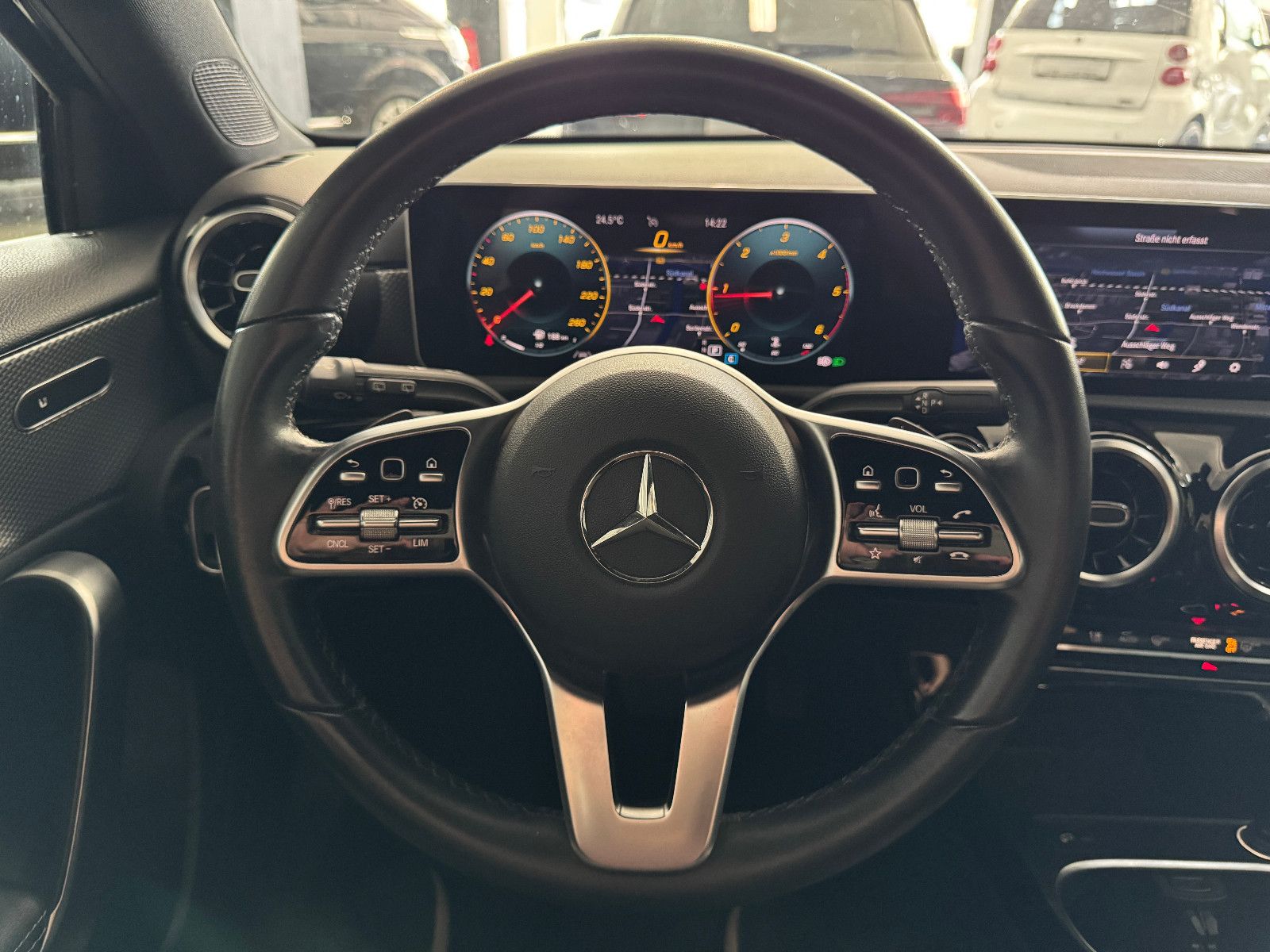 Fahrzeugabbildung Mercedes-Benz A 180 d PROGRESSIVE SPORTPAKET LED NAVI MBUX +