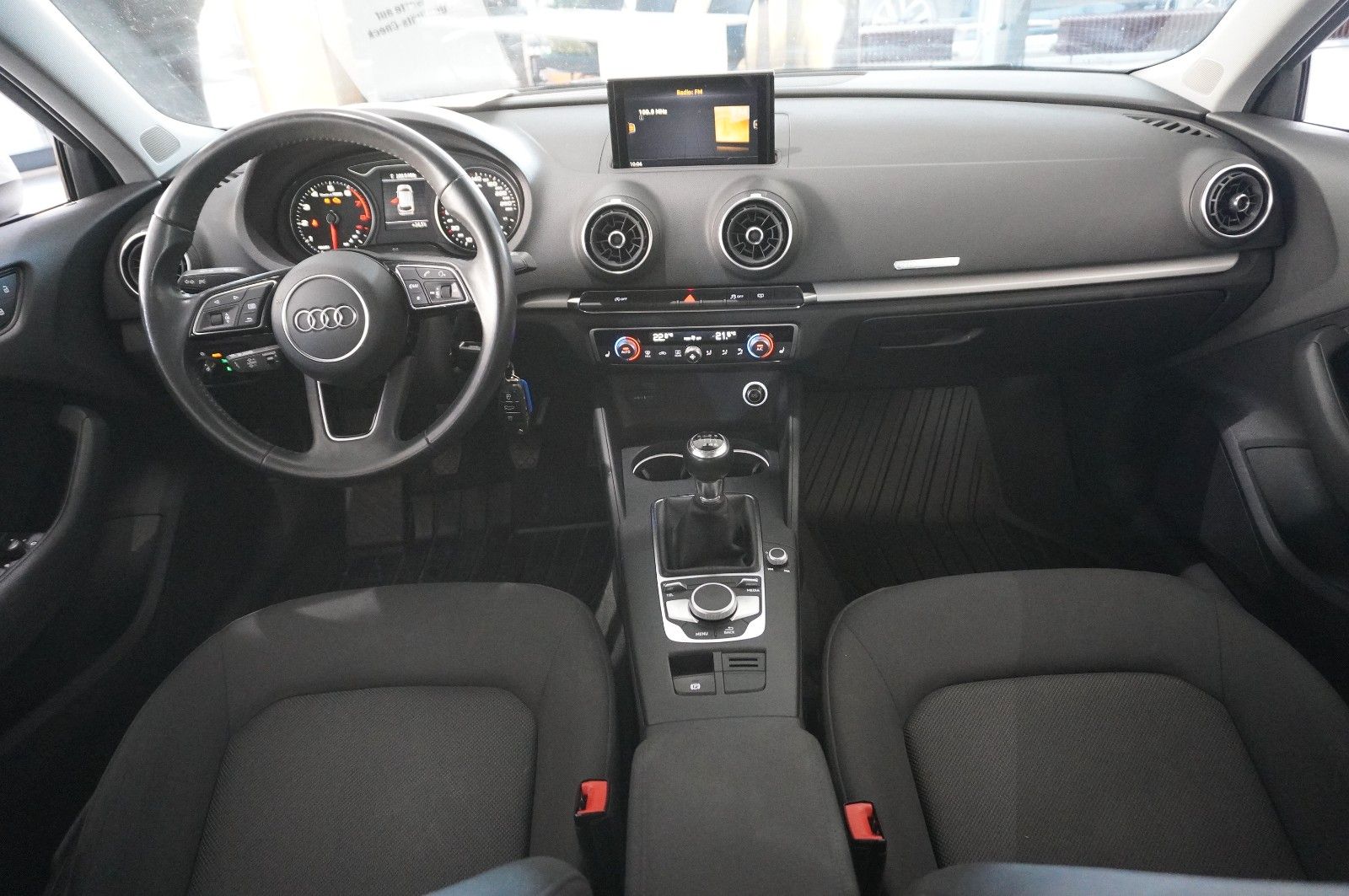 Fahrzeugabbildung Audi A3 Sportback 35 TFSI NAVI/BI-XENON/SHZ/ACC/PDC