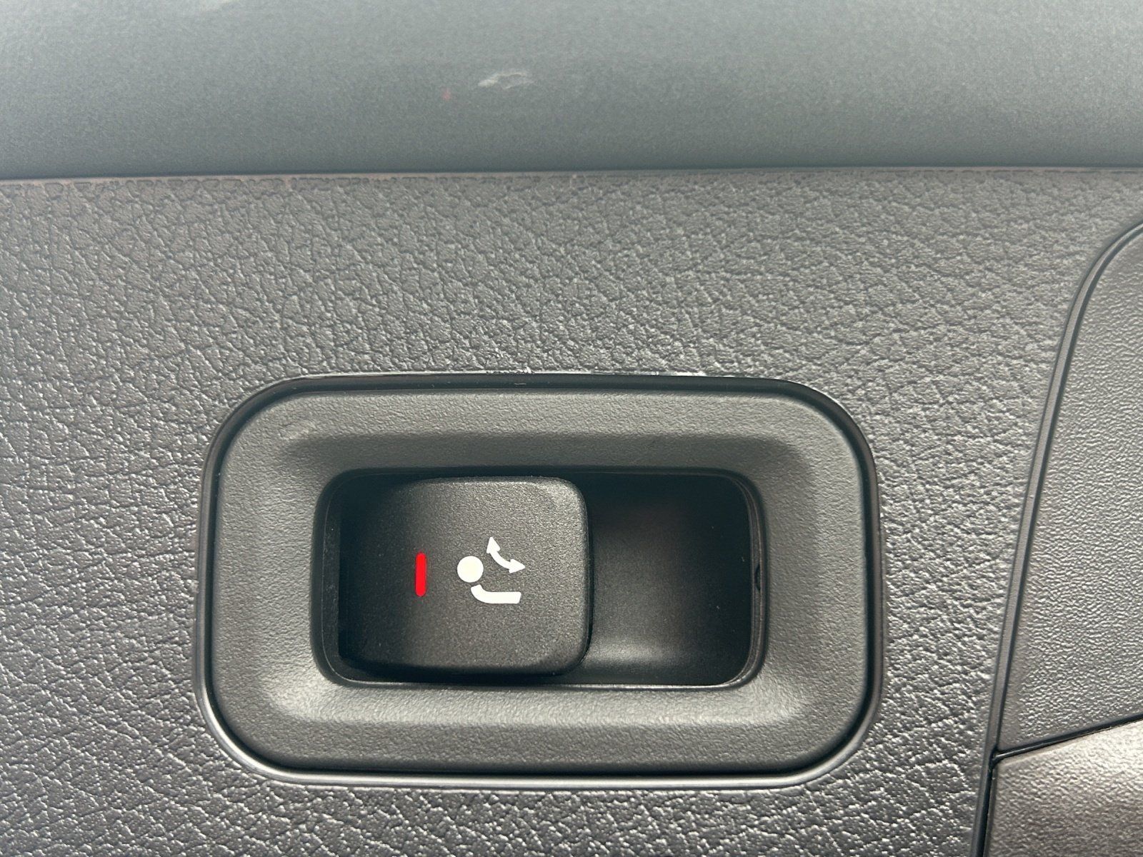 Fahrzeugabbildung Mercedes-Benz GLB 200 AMG Multib 360° PANO AHK Keyless Totwink