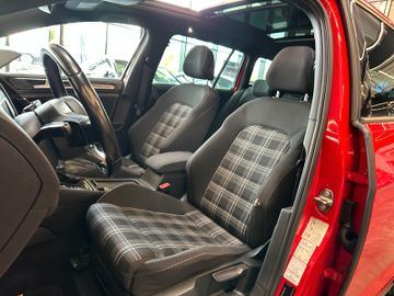 Volkswagen Golf *1.HAND*PANO*STHZ*AHK*ACC*NAV*2-ZONEN*