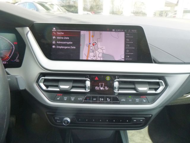 Fahrzeugabbildung BMW 218d Gran Coupé >NAV/AHK/LED/18Zoll Alu<