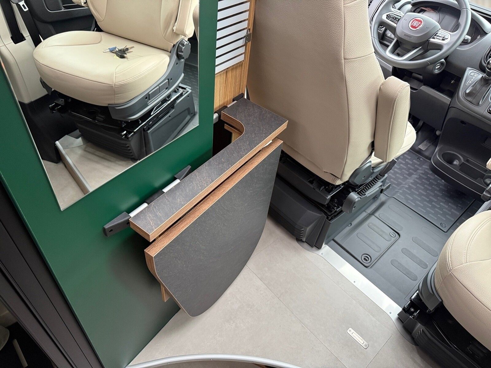 Fahrzeugabbildung Karmann Dexter DE 600 Captain-Chair-Sitze, Automatik