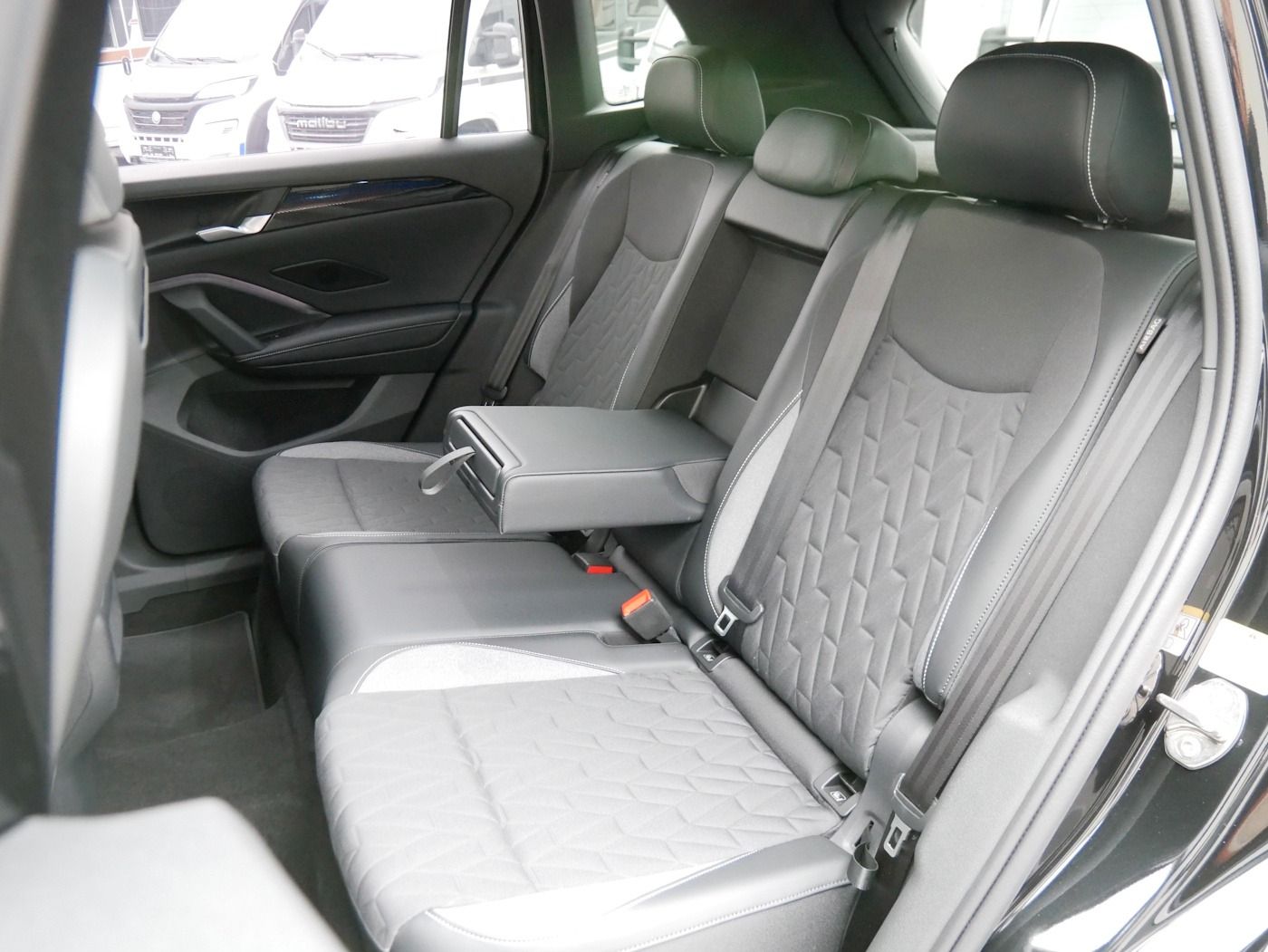 Fahrzeugabbildung Volkswagen Tiguan 2.0 TDI GOAL NEU55T AHK MATRIX DSG ACC AL