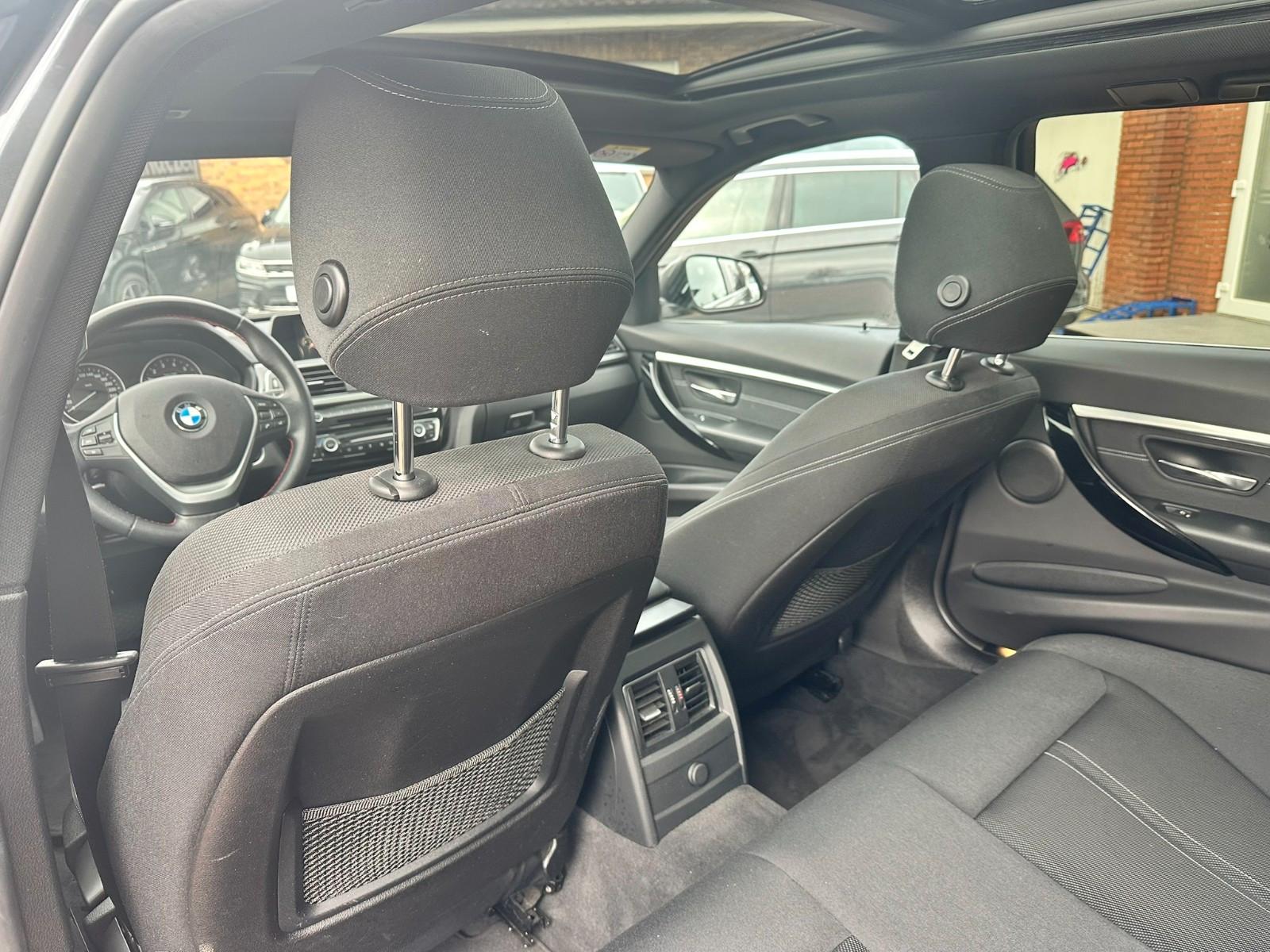 BMW Touring 318 i Sport Line TMP SZH LED NAVI PANO