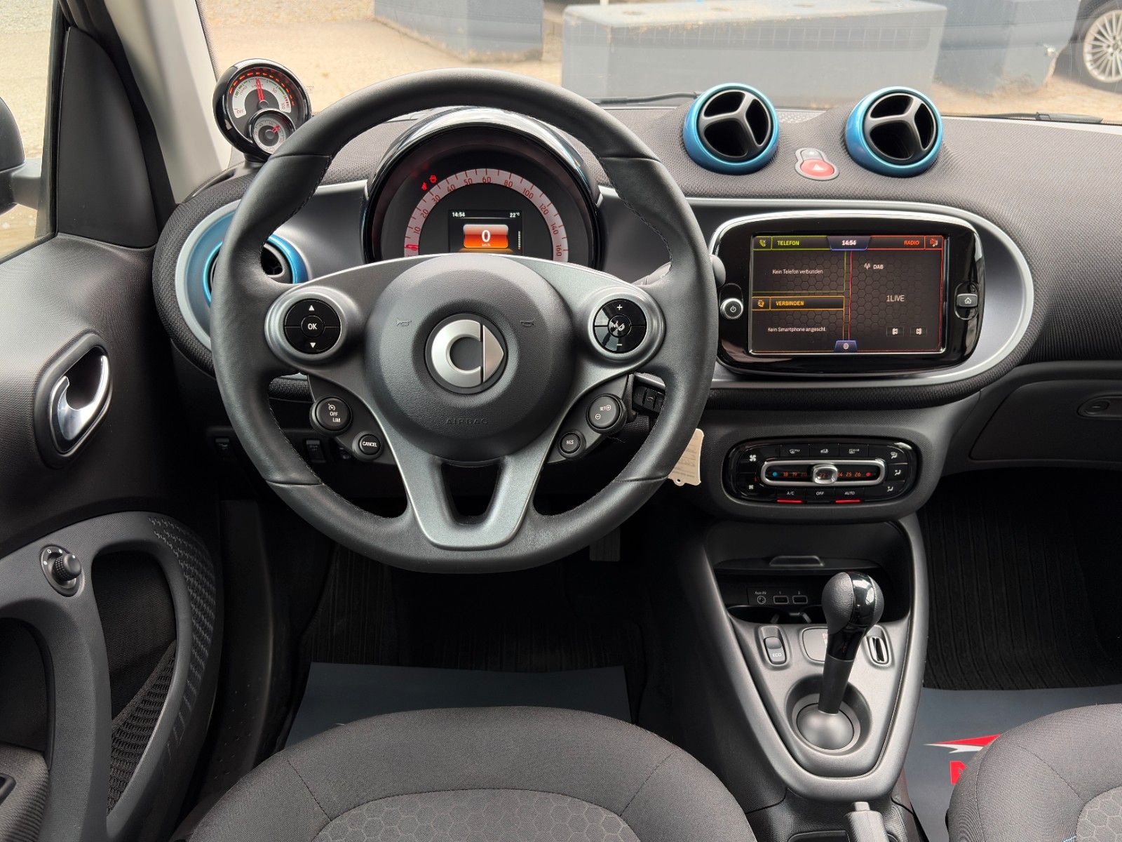 Fahrzeugabbildung Smart ForTwo Coupe EQ 60kW SHZ PDC Temp. Klima CarPlay