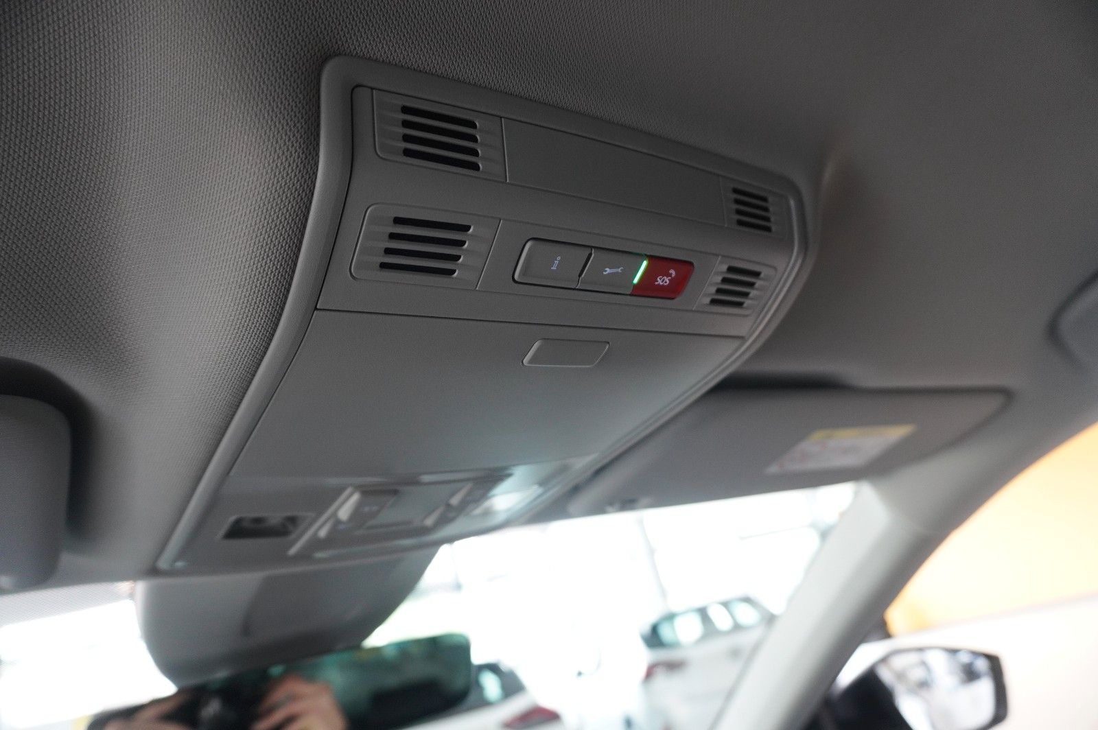 Fahrzeugabbildung SKODA Superb Combi 2.0D PREMIUM 4X4 NAVI/LED/360°/AHK