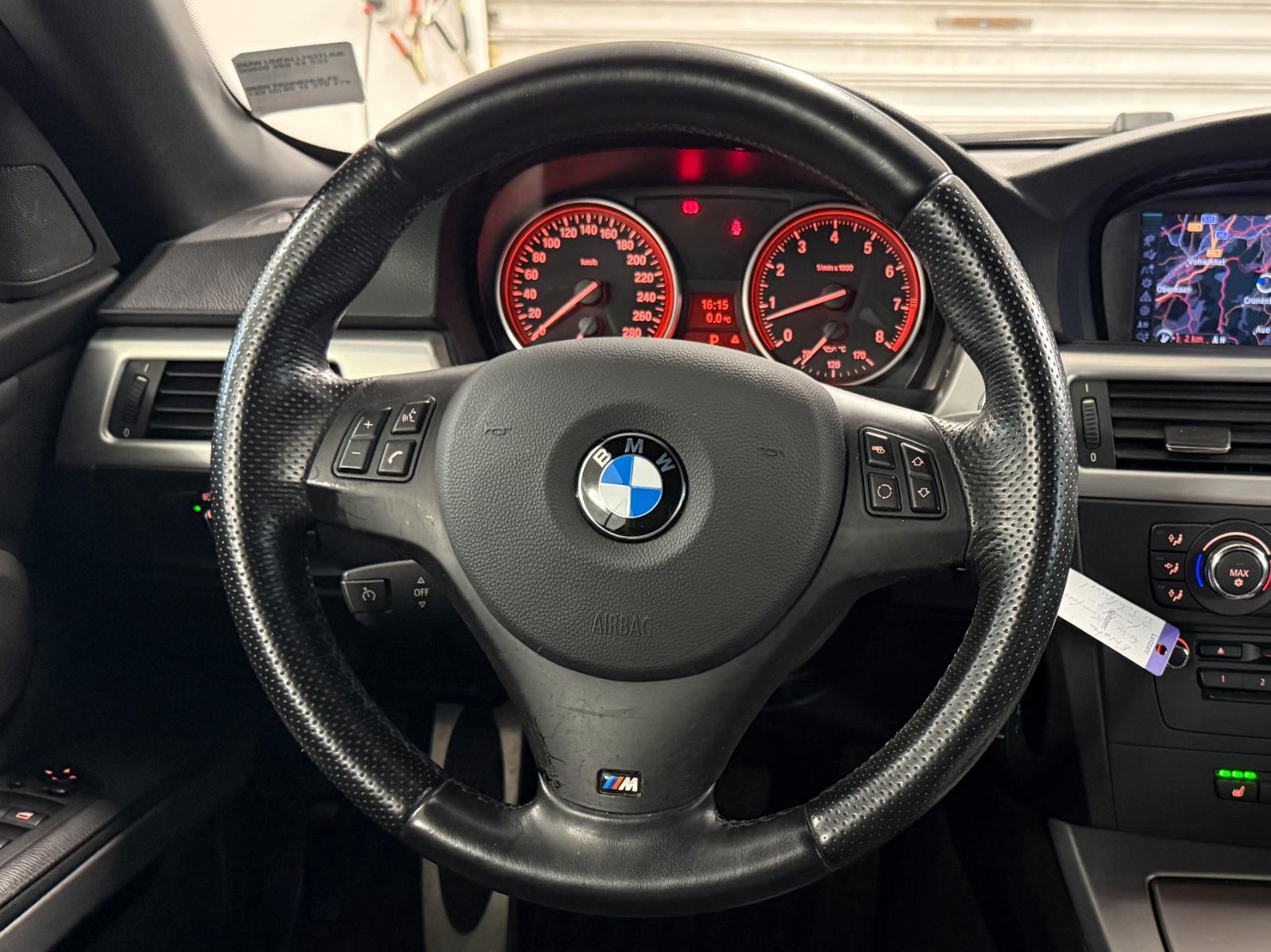 BMW 330i Cabrio*M-SPORT*NAVI*XENON*DEUTSCHES FZG*