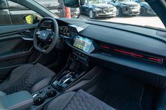 AUDI RS 3 Sportback quattro/ DYNAMIKPAKET/ INDIVIDUAL AUDI RS 3 Sportback quattro/ DYNAMIKPAKET/ INDIVIDUAL