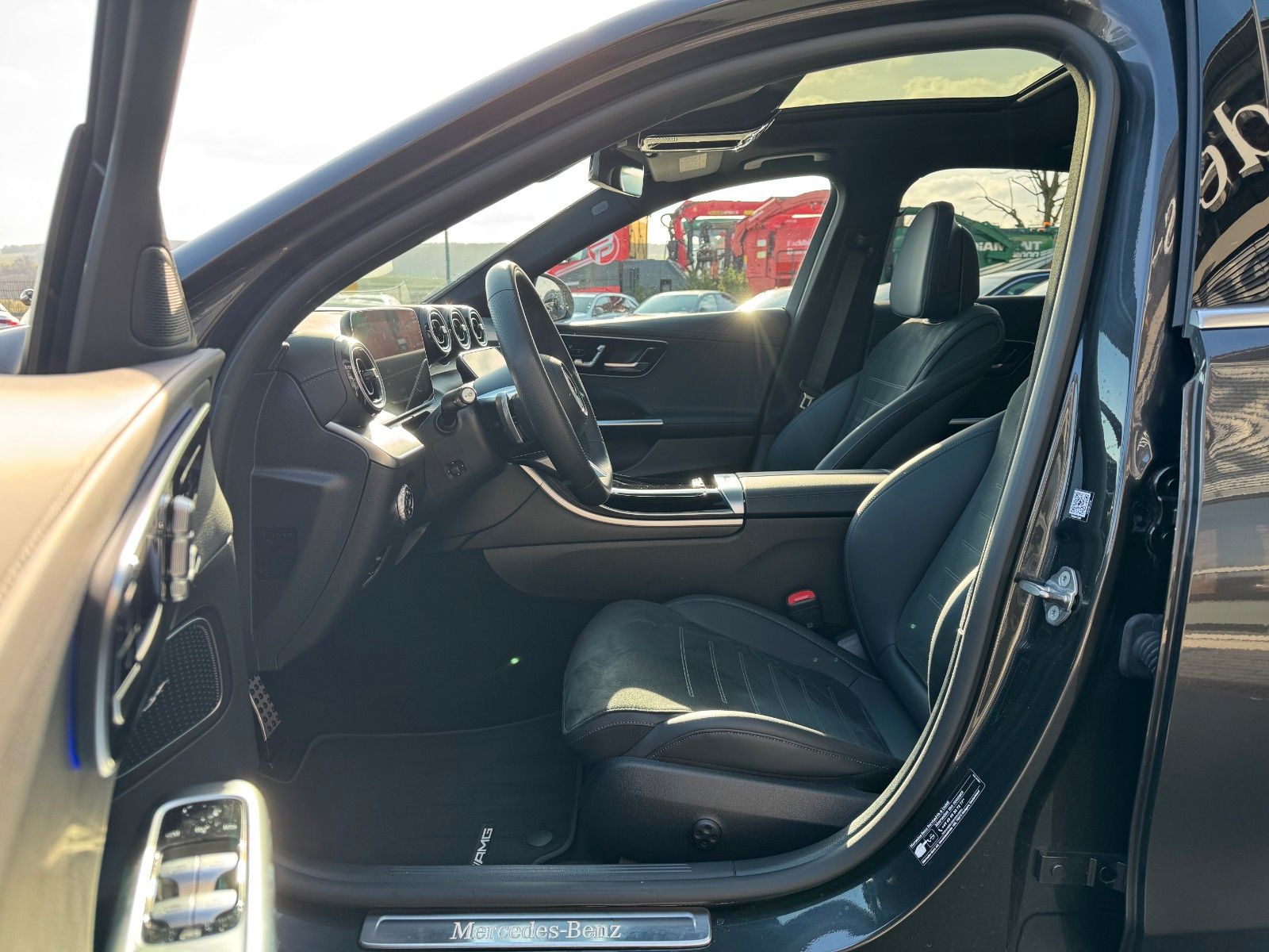 Fahrzeugabbildung Mercedes-Benz C 300de AMG+Pano+Memory+360