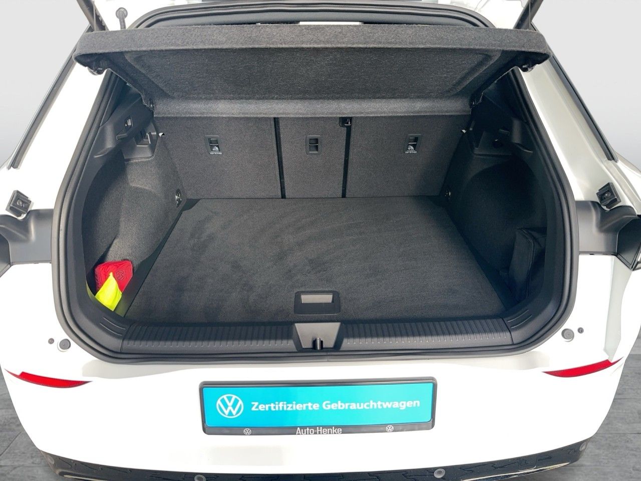 Volkswagen T-Roc 1.5 eTSI R-LINE IQ LIGHT AHK DSG foto 5