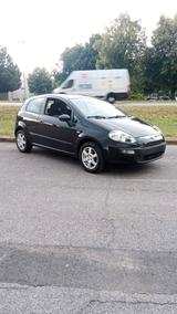 Fiat Punto Evo 1.4 3 porte Active - Fiat Punto Evo Active mit Benzin-Antrieb