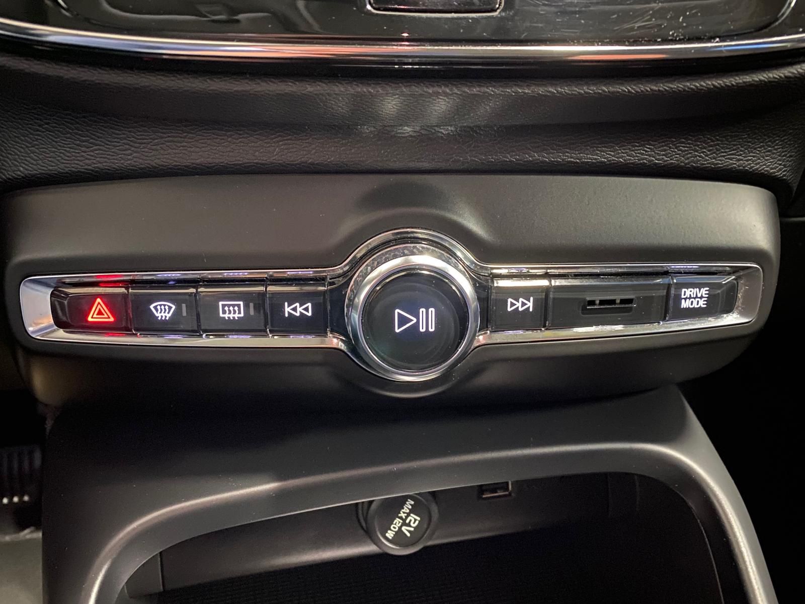 Fahrzeugabbildung Volvo XC40 KLIMA+RFK+PDC+NAVI+SITZHEIZ+4x4+AHK+ALU+LED