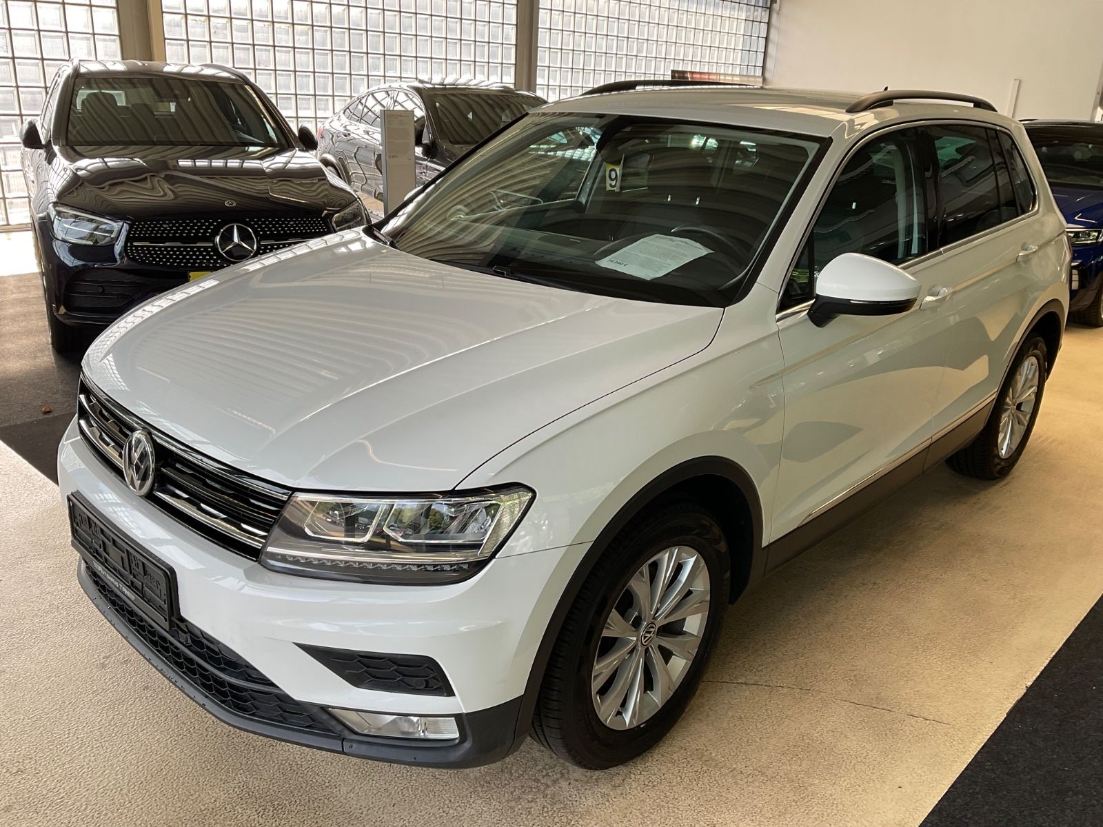 Fahrzeugabbildung Volkswagen Tiguan 1.4TSI DSG Comfortline *LED*NAVI* 1.HAND*
