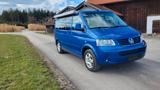 Volkswagen T5 California - blaue Volkswagen T5 California