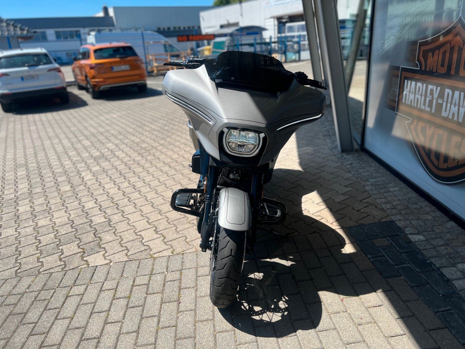 Fahrzeugabbildung Harley-Davidson Street Glide CVO Jekill & H-D Ape Lenker