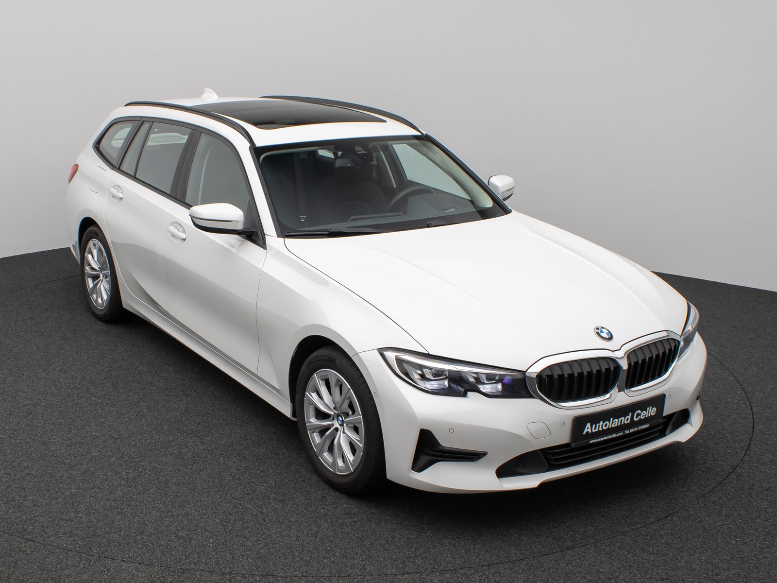 Fahrzeugabbildung BMW 320d  xD Panorama Kamera HUD DAB H/K Lenkradhzg