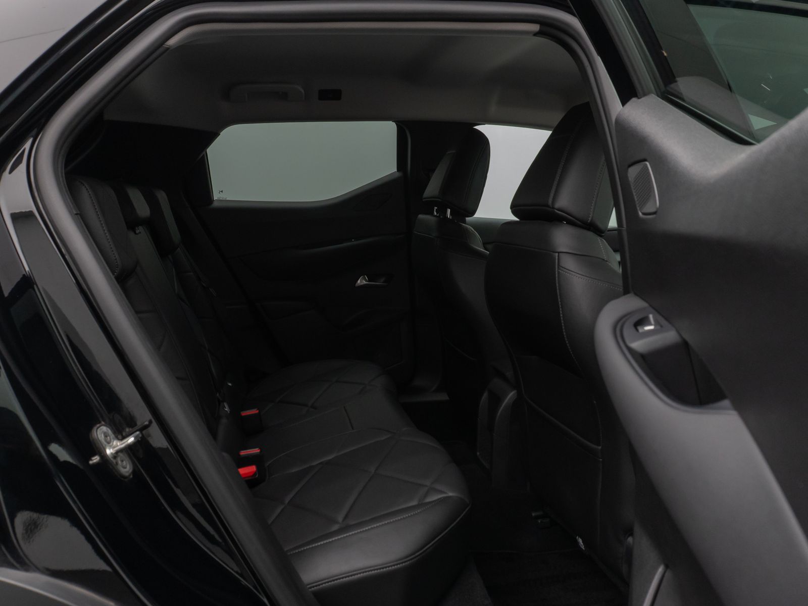 Fahrzeugabbildung DS Automobiles DS3 Crossback Faubourg Kamera Navi Sitzhzg