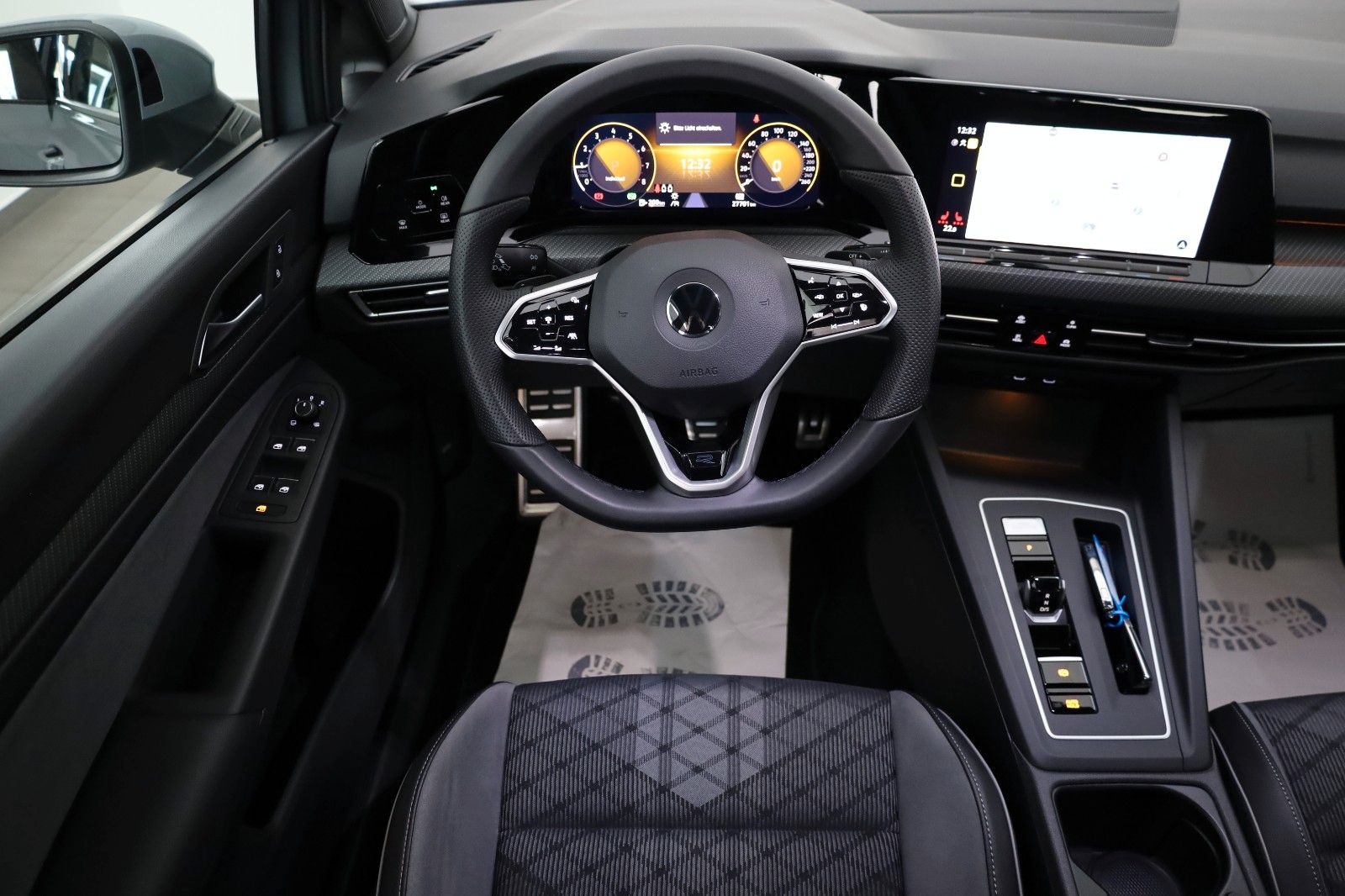 Fahrzeugabbildung Volkswagen Golf VIII Variant R-Line eTSI Navi,LED,ACC,AHK