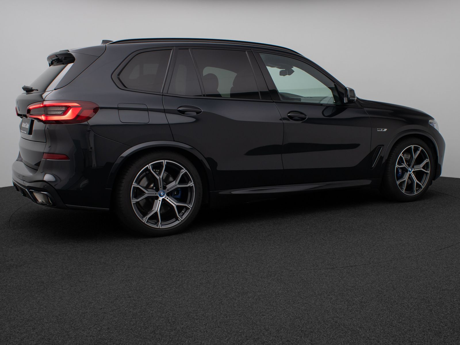 Fahrzeugabbildung BMW X5 xD45e M Sport Panorama Laser 360°HUD DAB B&W
