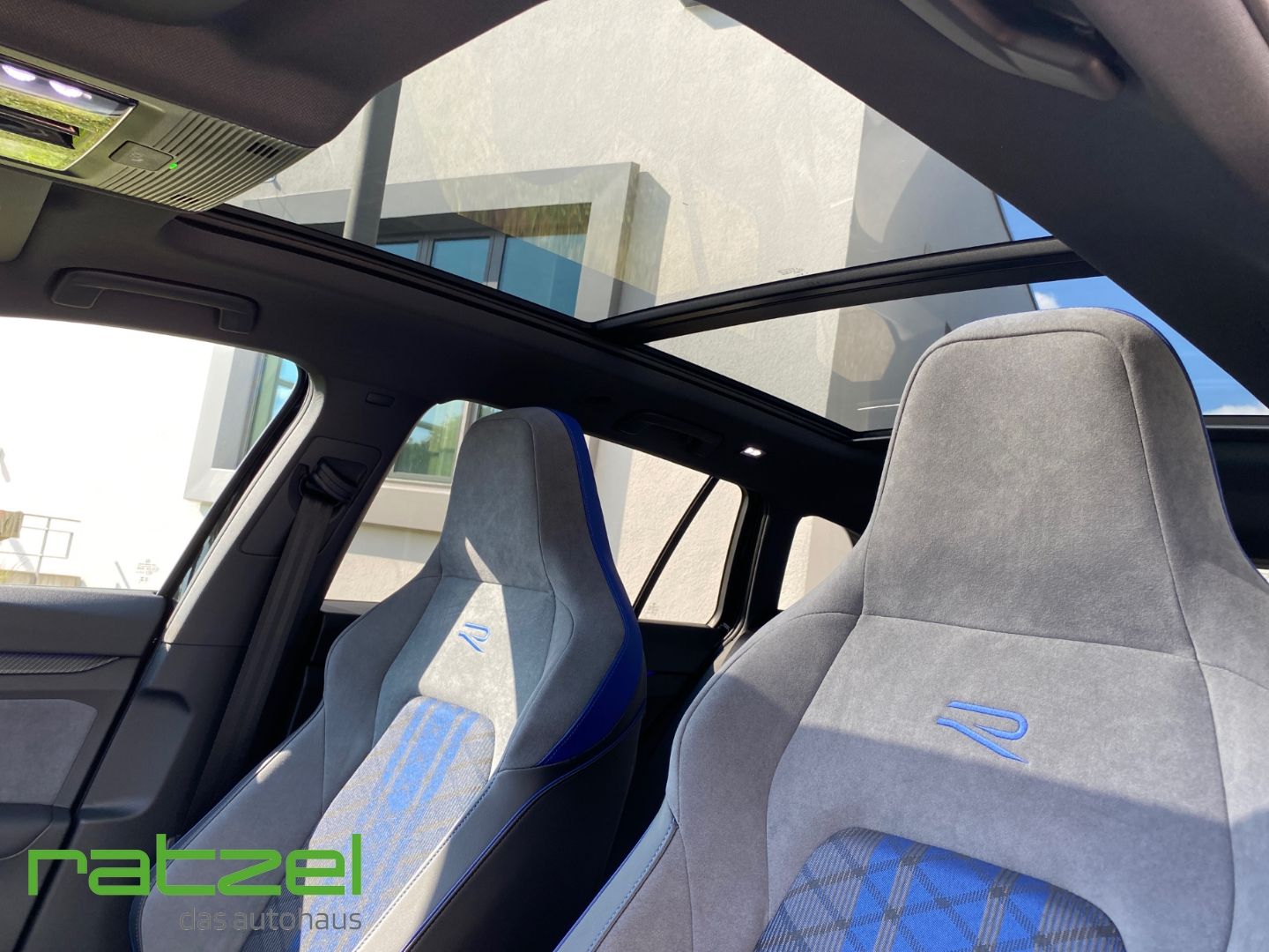 Fahrzeugabbildung Volkswagen Golf Variant VIII R 4Motion 2.0 TSI DSG DCC+NAVI