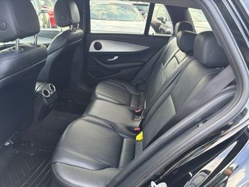 Mercedes E 200 - 12