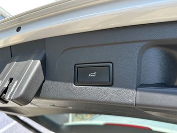 Fahrzeugabbildung Volkswagen Touran 2.0 TDI R Line LED AHK 7 Sitze