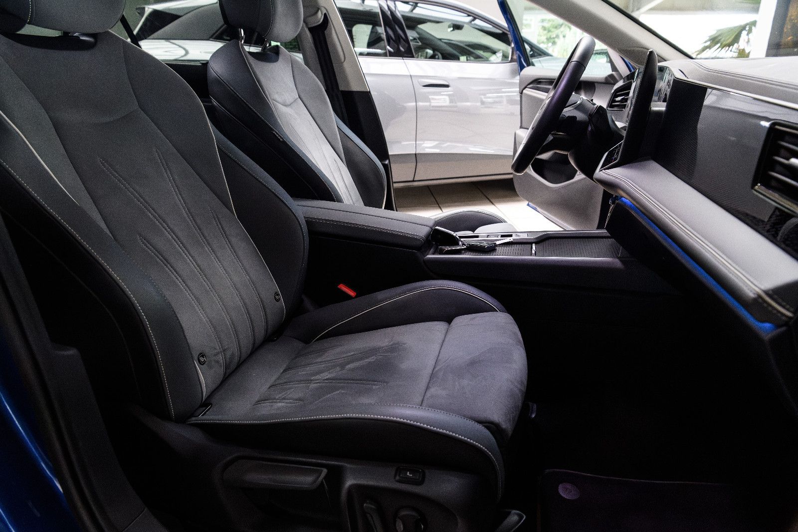 Fahrzeugabbildung Volkswagen Passat Variant 2.0 TDI 110 kW+AHK+SHZ+STANDHEIZU
