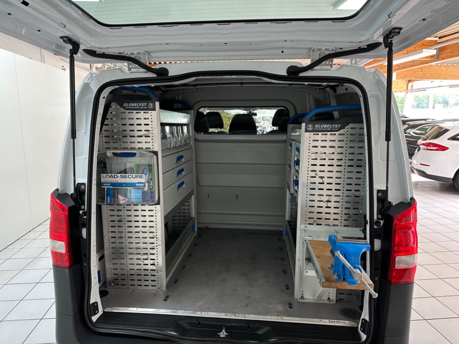 Fahrzeugabbildung Mercedes-Benz Vito Mixto 111 lang *Werkstatteinrichtung*
