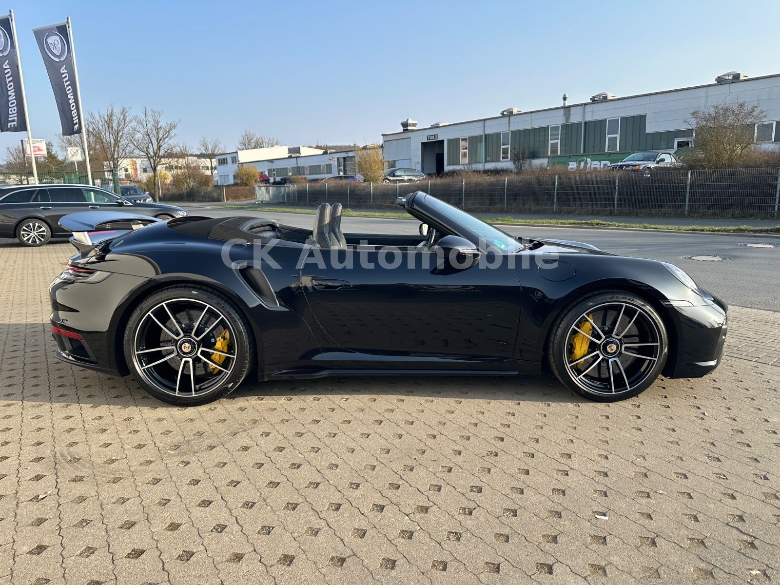 Fahrzeugabbildung Porsche 911 Turbo S Cabriolet Sport-Chrono/360°/ACC/LED