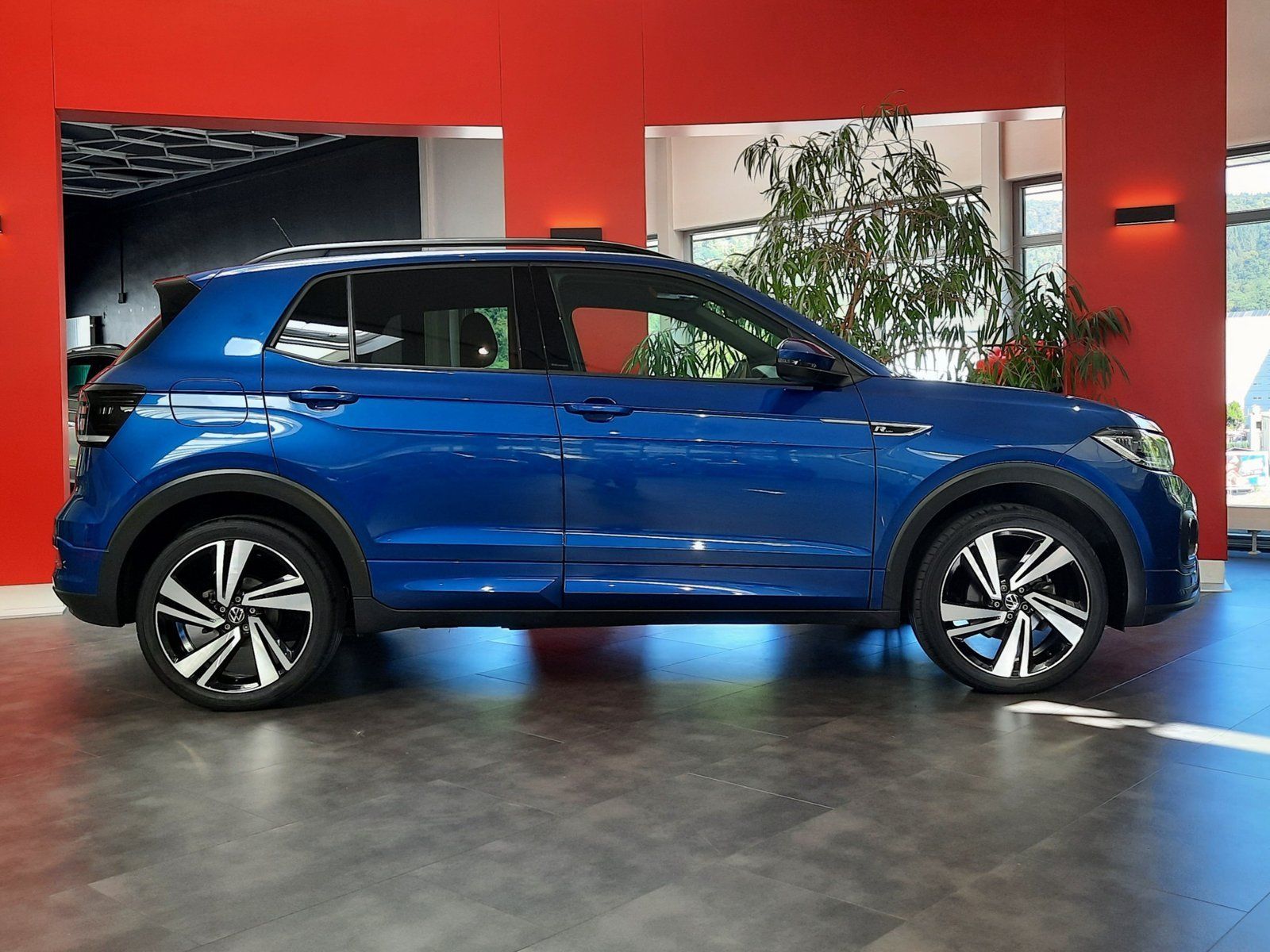 Fahrzeugabbildung Volkswagen Cross TSI DSG R-Line *Navi*Cam*LED*PDC*ACC*Sitzh