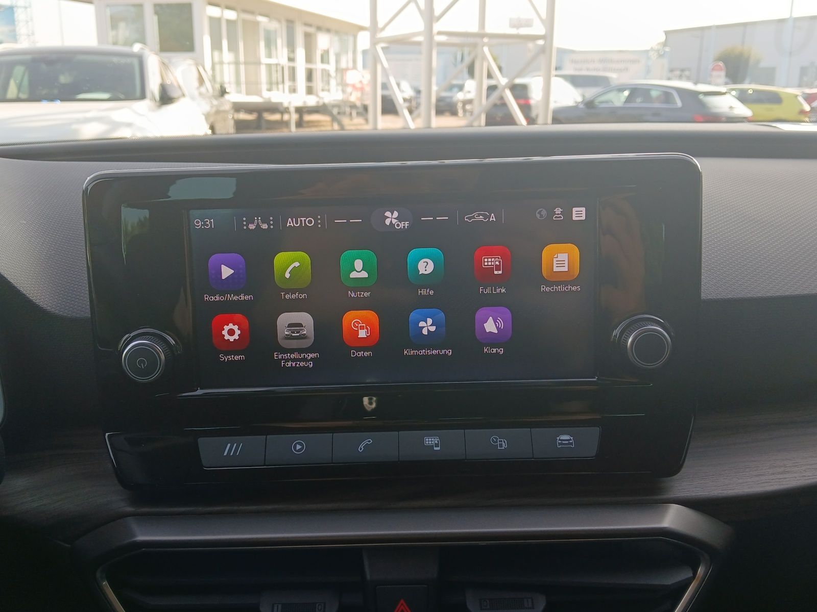 Fahrzeugabbildung SEAT Leon eTSI Xcellence DSG LED GRA RFK SH 18"