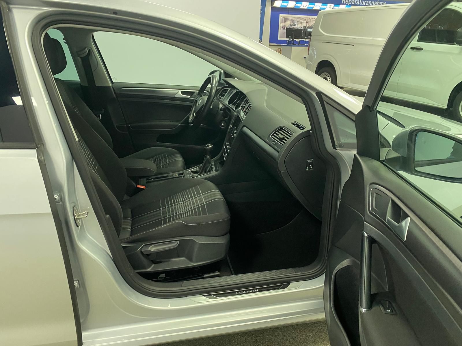 Fahrzeugabbildung Volkswagen Golf 1.2 TSI Lounge BMT+ PDC V&H+SITZHEIZ+KLIMA+