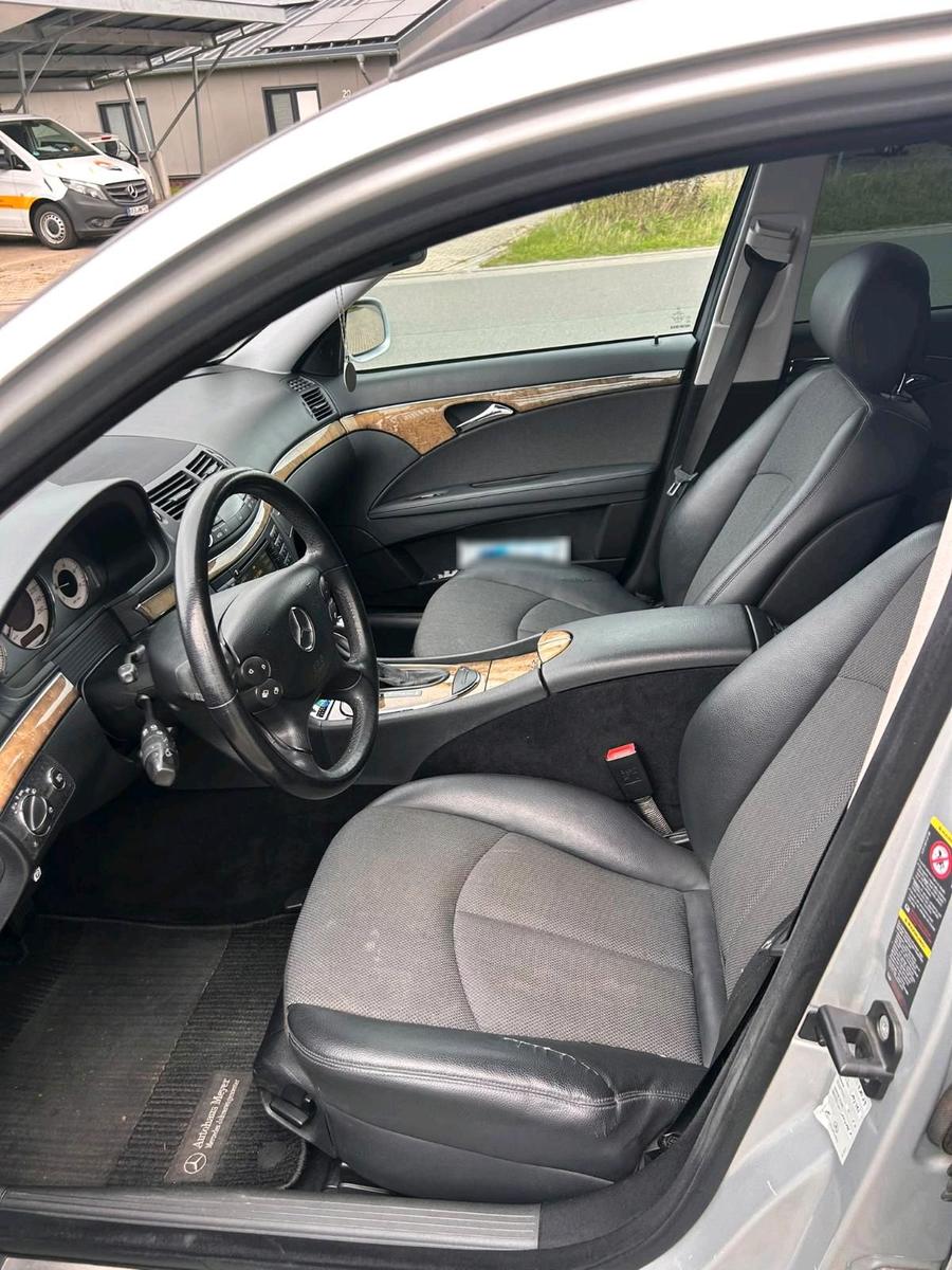 Mercedes-Benz E220 2007 — photo 9