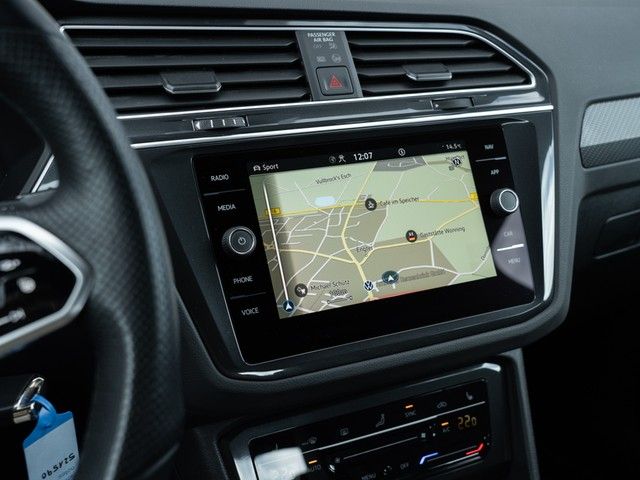Tiguan R-Line TDI DSG 4M. AHK LED NAV Kamera