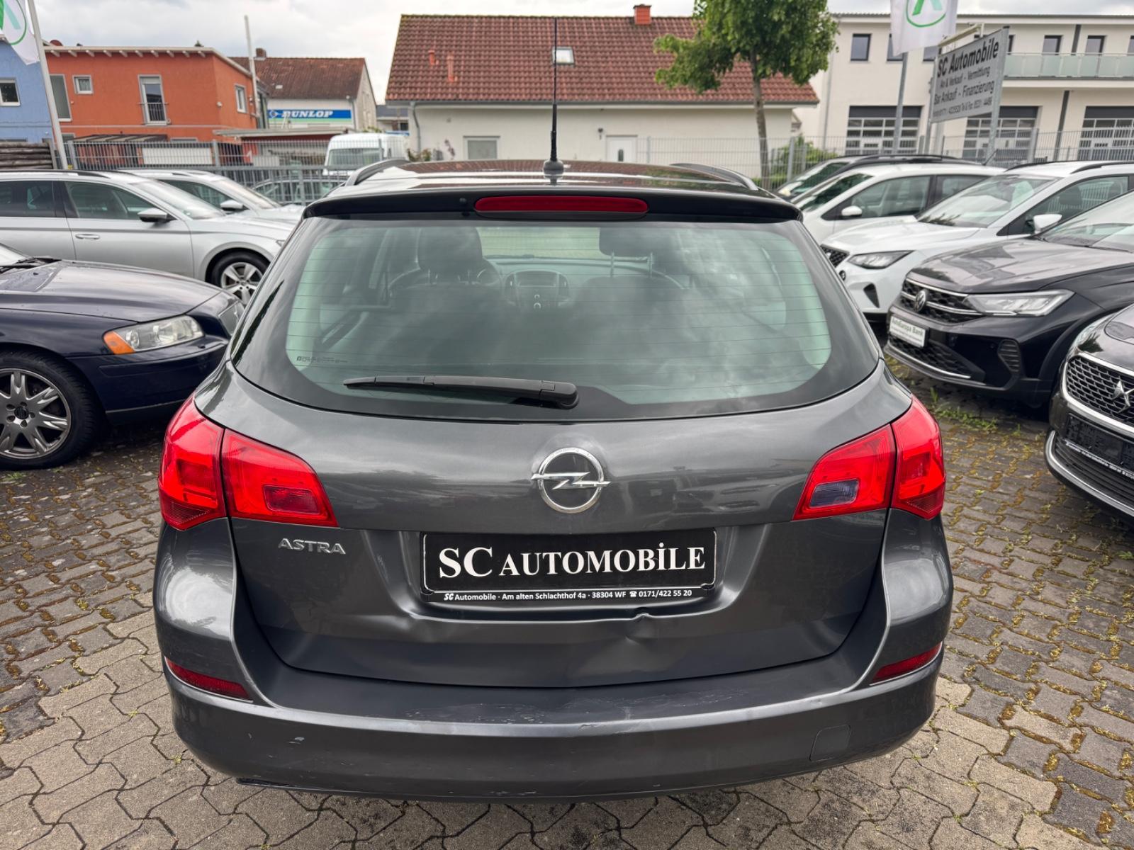 Opel Astra 2011 — photo 5