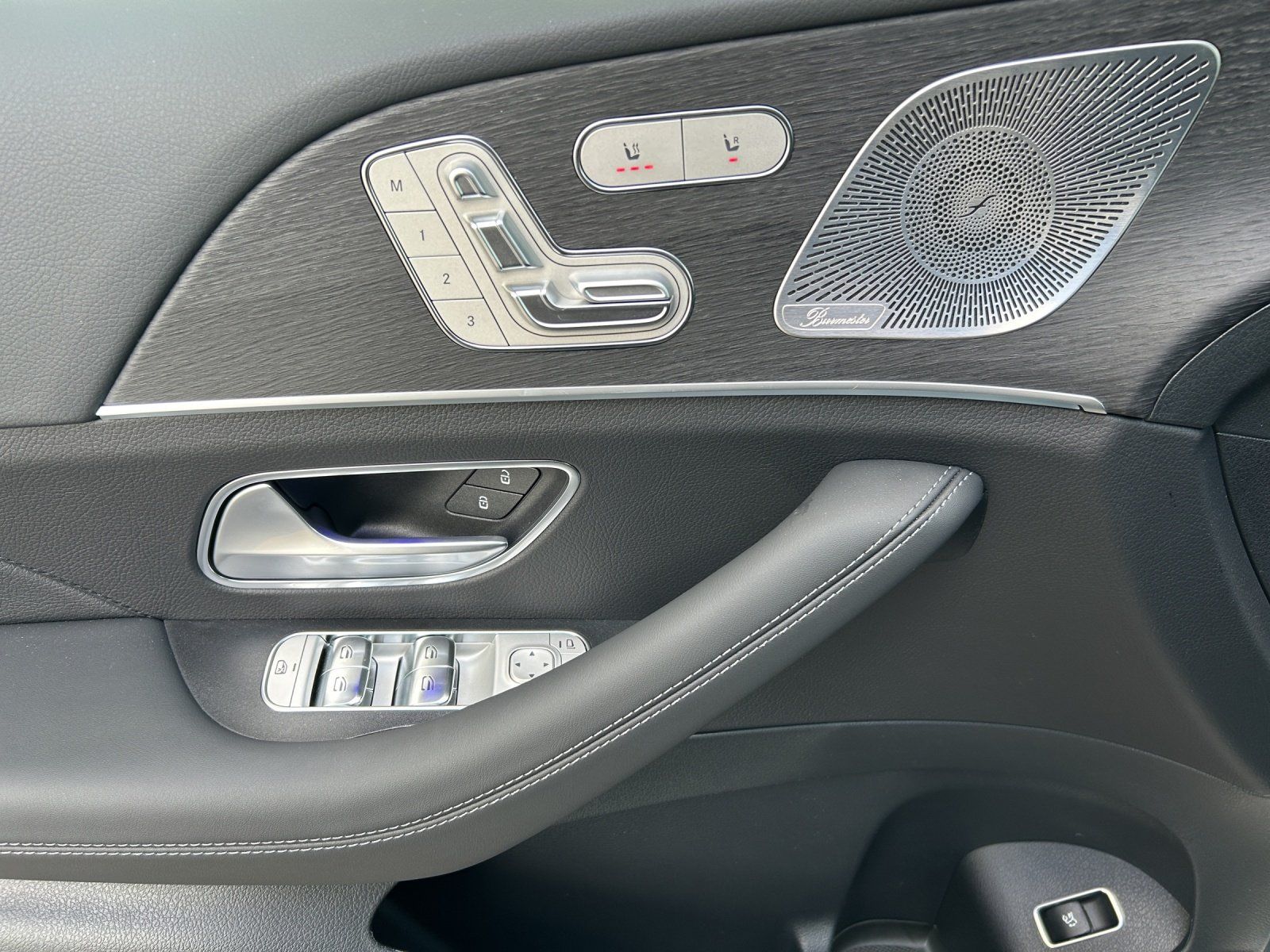 Fahrzeugabbildung Mercedes-Benz GLE 300 d 4M AMG Distr PANO KeyGo AHK 360° BURME