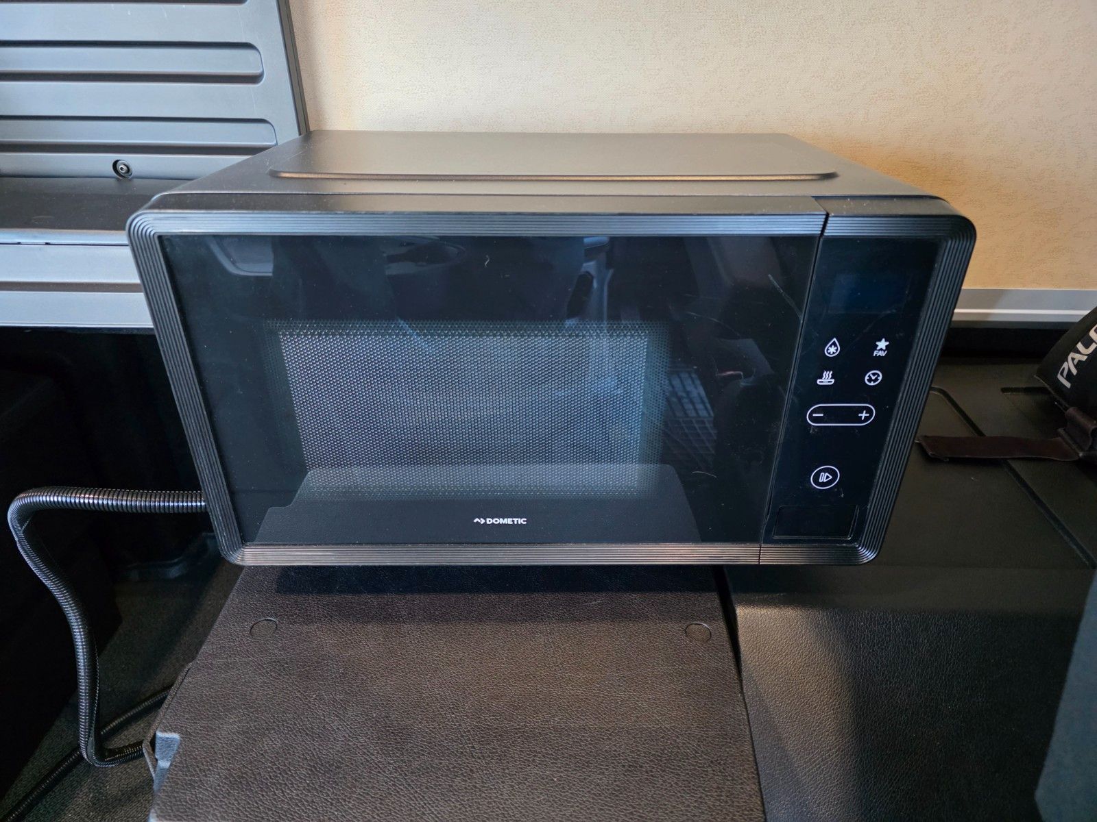 Fahrzeugabbildung Mercedes-Benz Actros 2551 L 6x2 Palfinger PK22002 Funk Solo