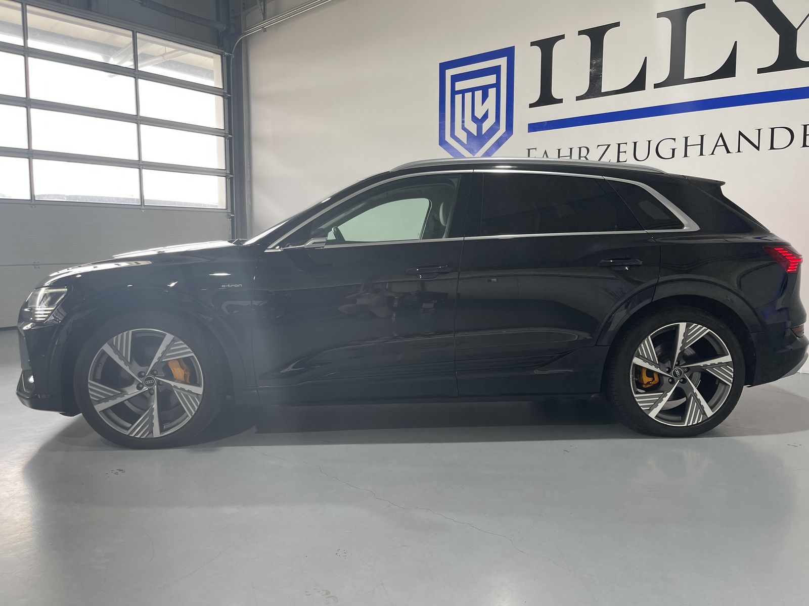 Fahrzeugabbildung Audi e-tron 55 Quattro*S-line*22°zoll*HUD*Leder*Cam*