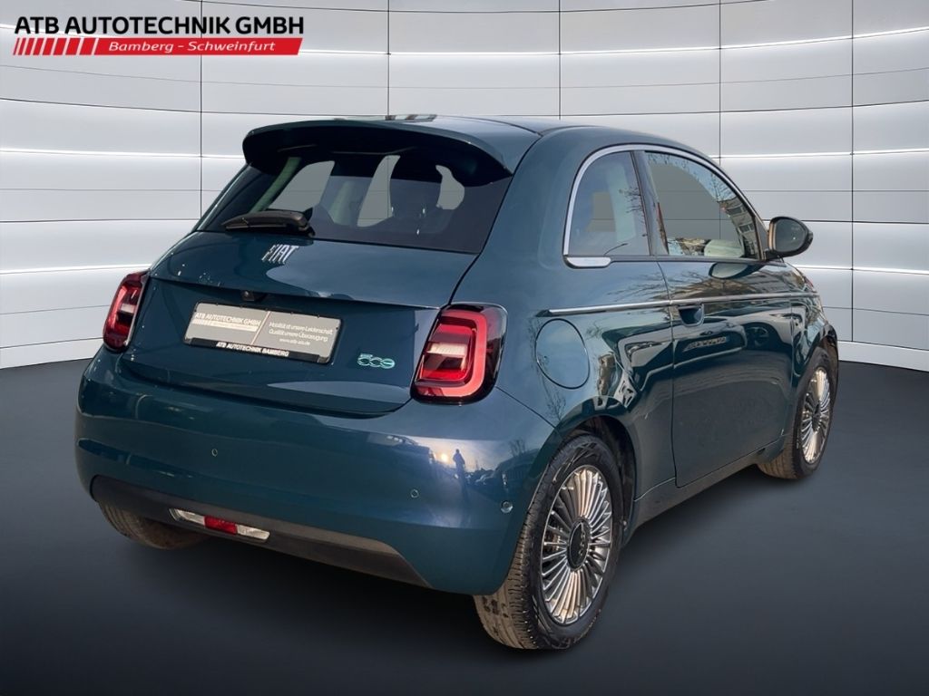 Fahrzeugabbildung Fiat 500e Elektro Style und Komfortpaket