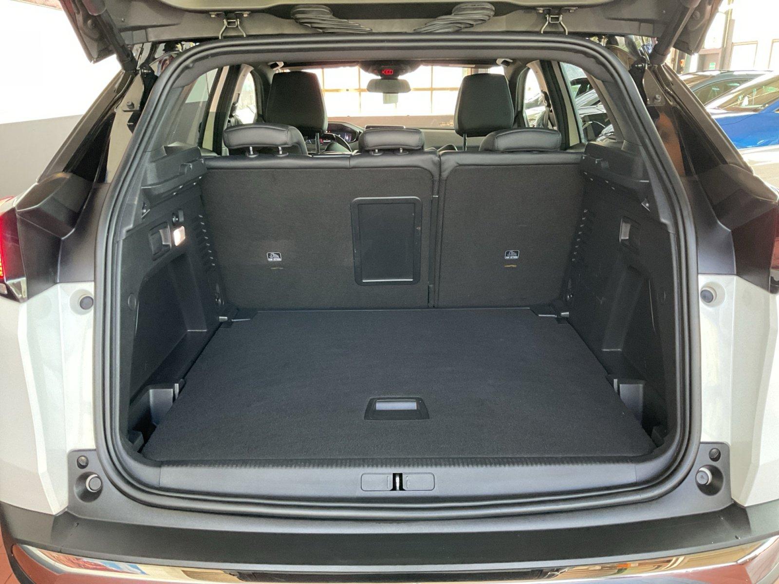 Peugeot 3008 2.0 BlueHDi 180 GT AHK+LED+19Z LM-FELGEN