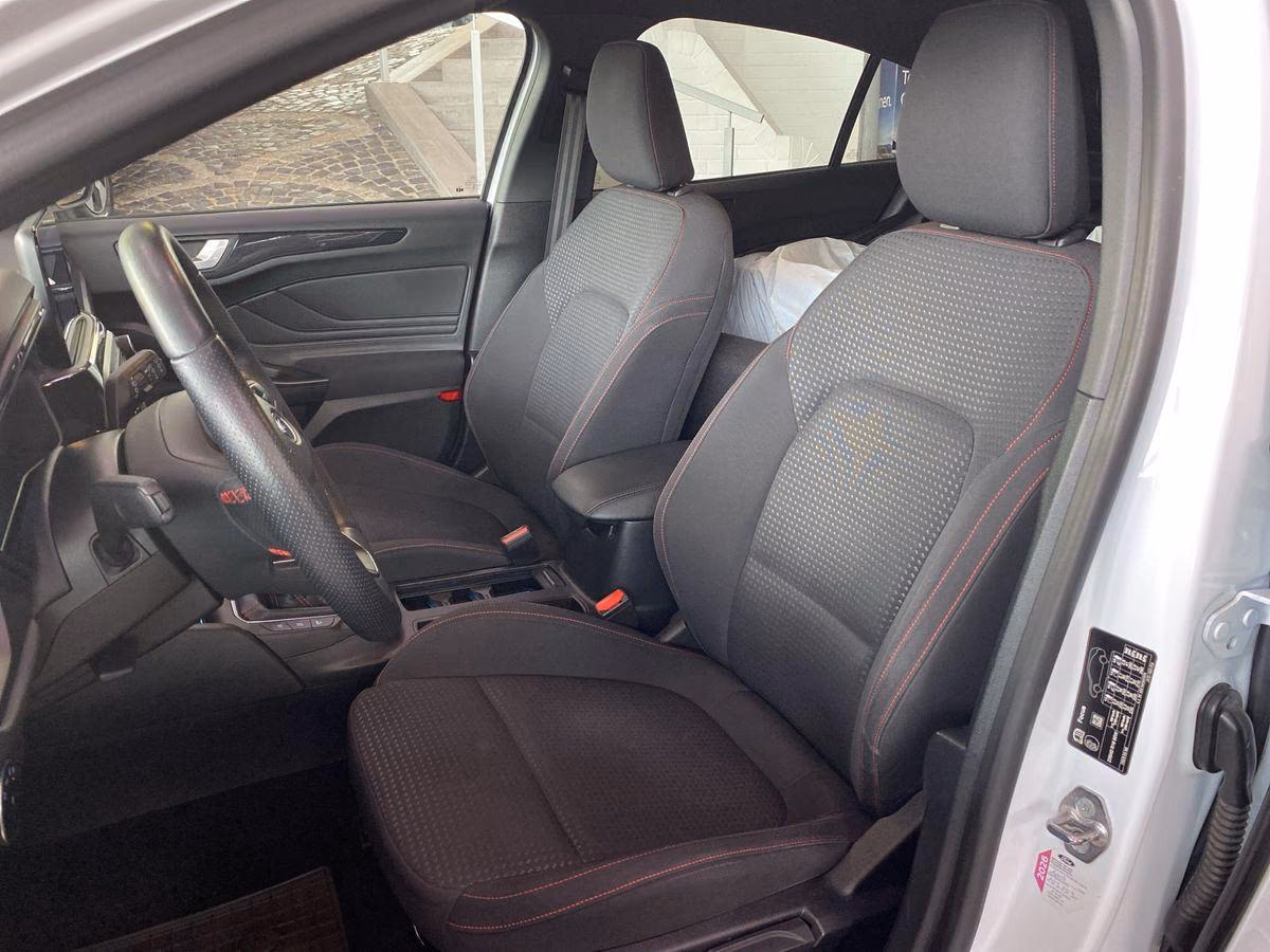 Ford Focus St-Line / Winterpaket/LED/Navi/PDC/CarPlay