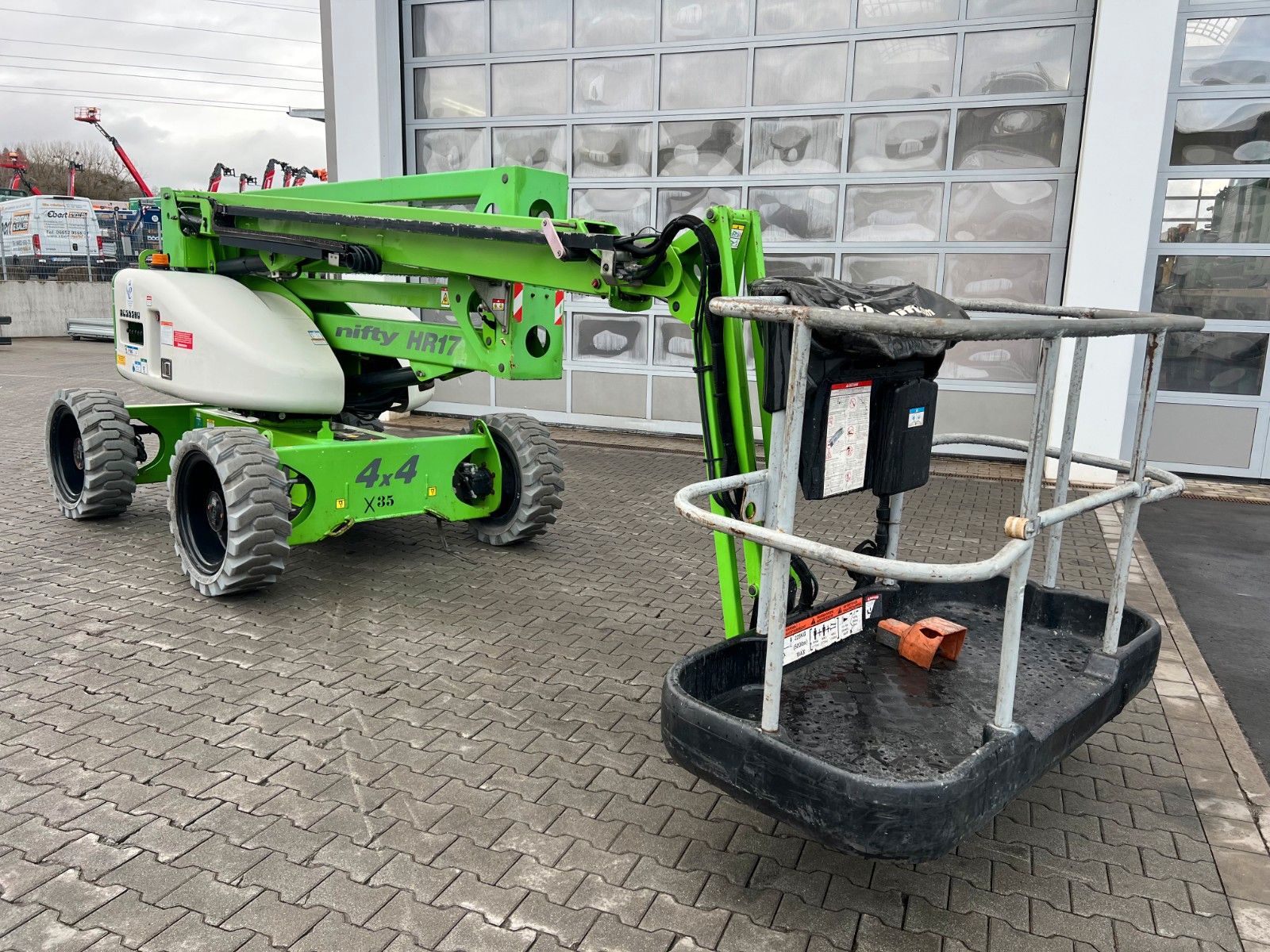 Fahrzeugabbildung Niftylift HR17 Hybrid 4X4 / 1.417h / 17m Arbeithöhe