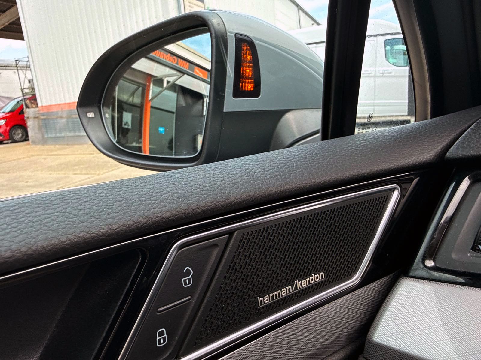 Fahrzeugabbildung Volkswagen Passat Variant 2.0TSI DSG Business ACC 360° H&K