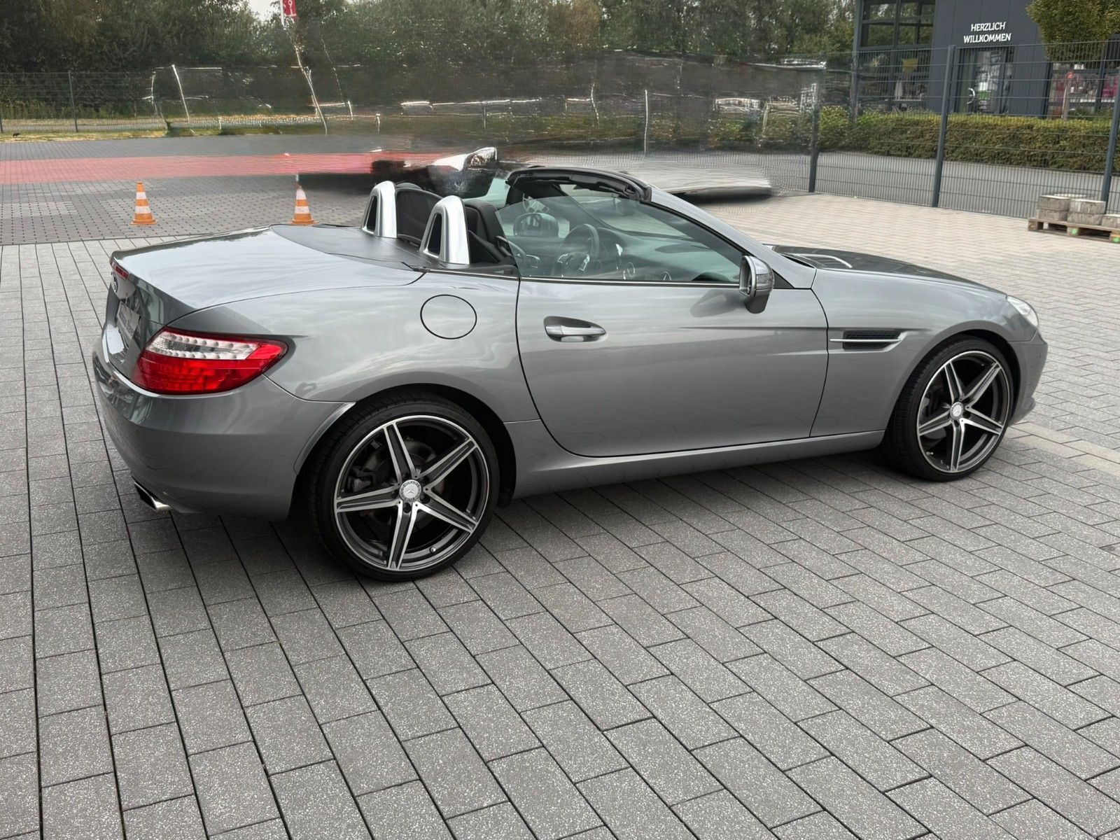 Fahrzeugabbildung Mercedes-Benz SLK 200 SLK Roadster  BlueEfficiency Edition 1