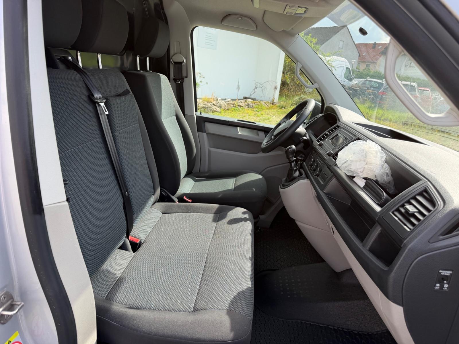 VOLKSWAGEN T6 TRANSPORTER 2.0 TDI 102CH - BVM - 3 PLACES - 1ERE MAIN - HISTORIQUE ENTRETIEN COMPLET