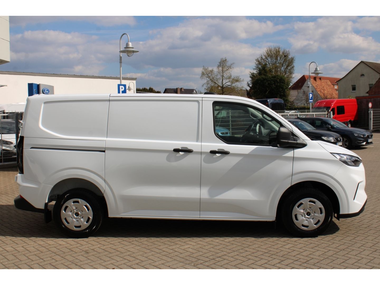 Fahrzeugabbildung Ford Transit Custom 320 L1 Trend LED GRA PDC RFK AHK