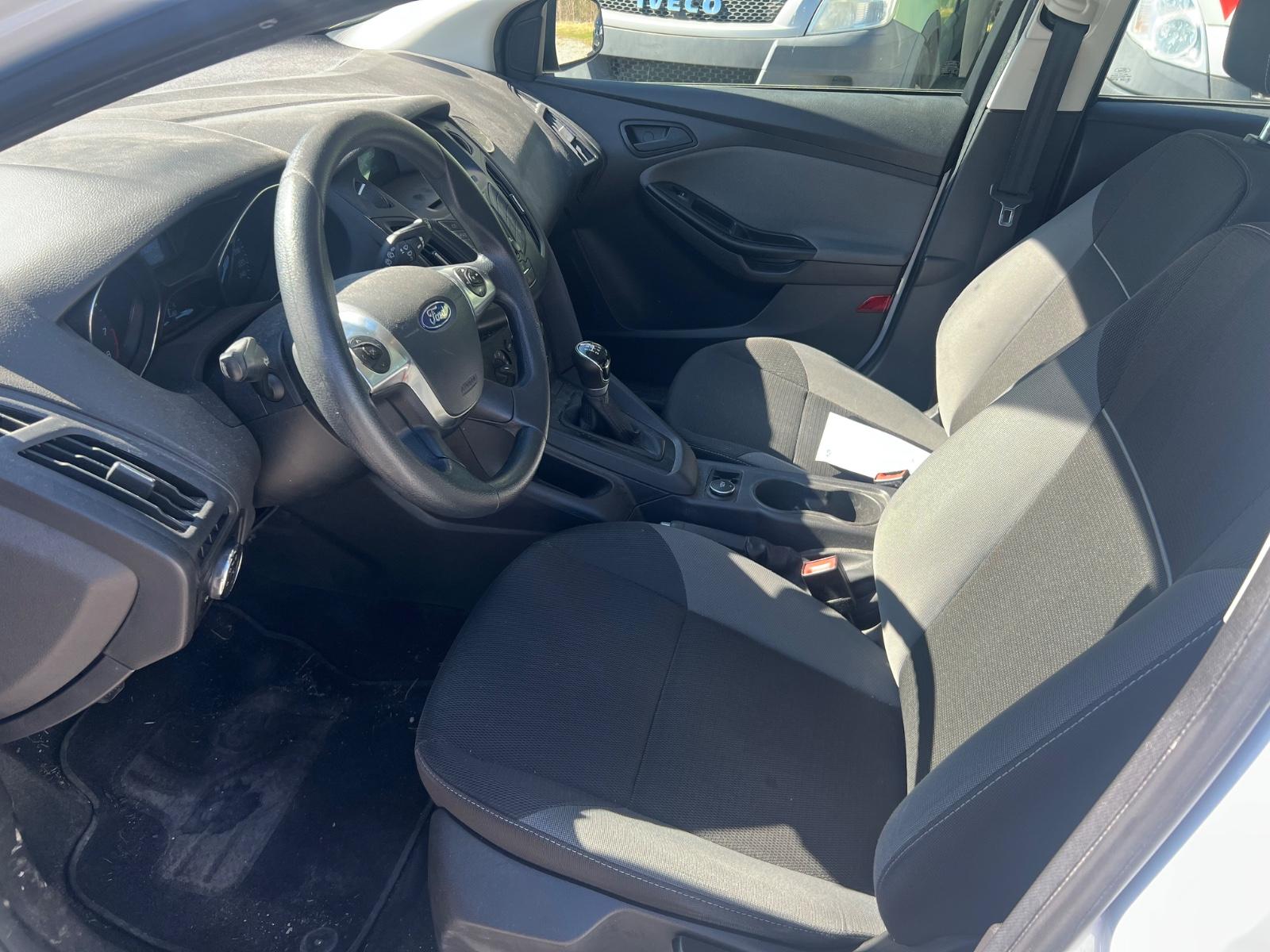 Ford Focus 2014 — photo 8