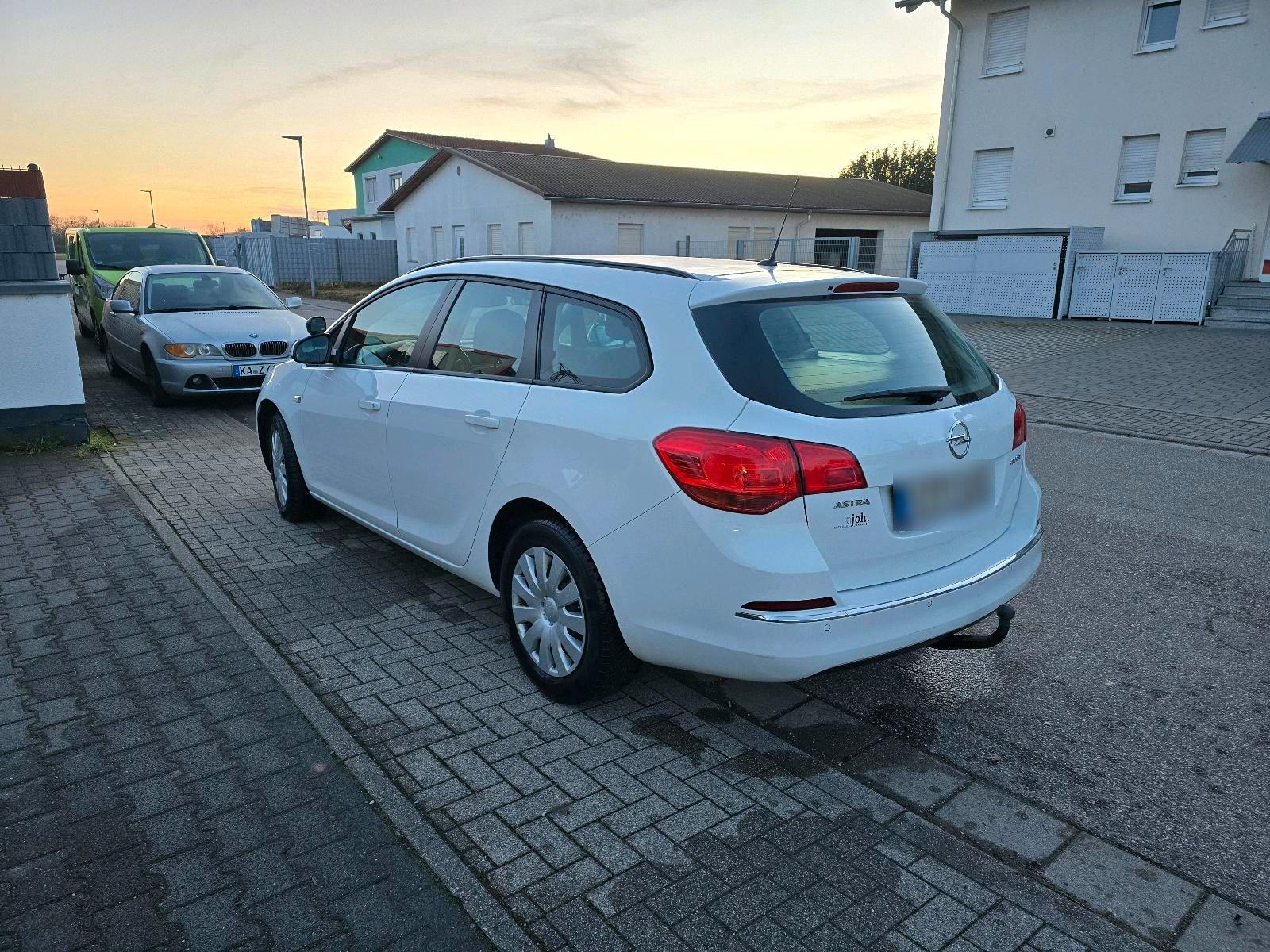 Opel Astra 2014 — photo 5