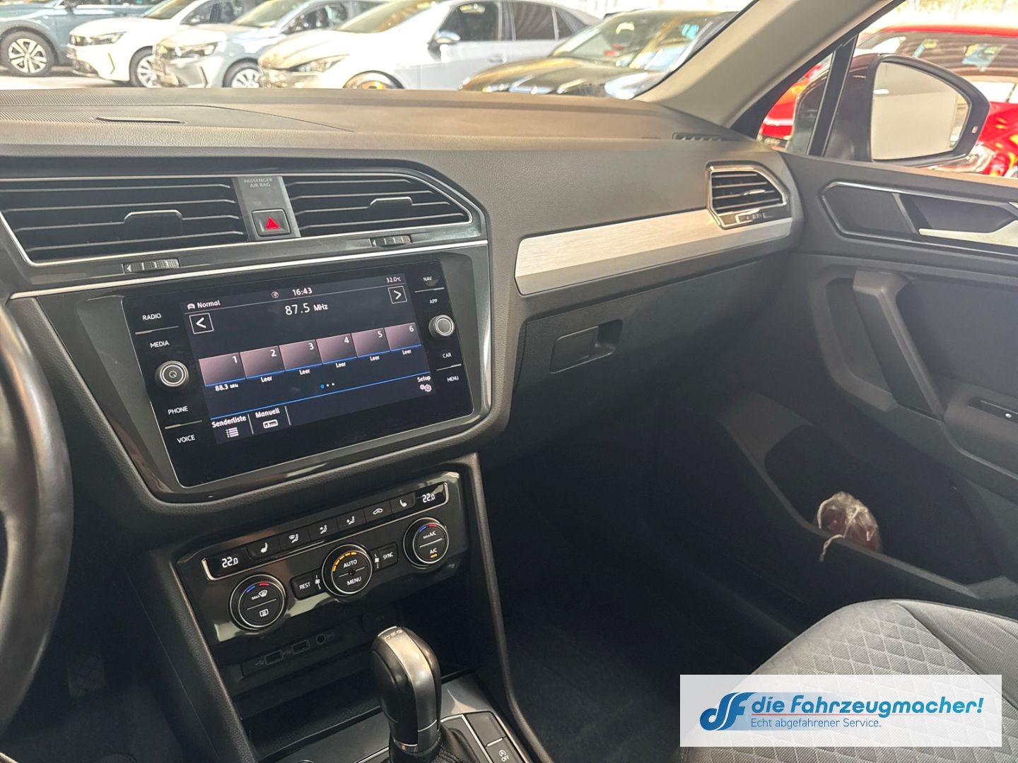 Fahrzeugabbildung Volkswagen Tiguan Comfortline BMT Start-Stopp 4Motion Navi