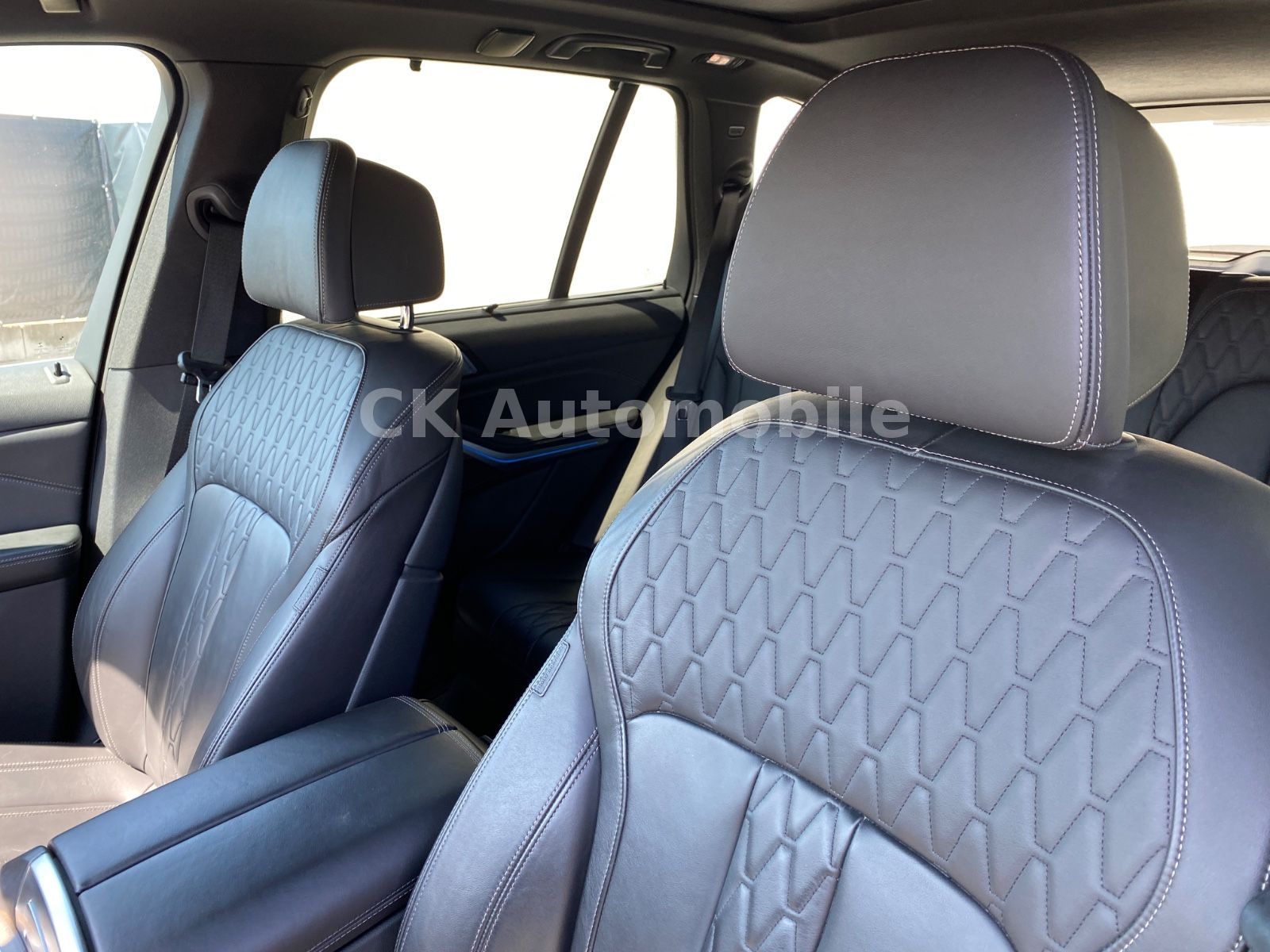Fahrzeugabbildung BMW X5 xDrive 45e Individual/HeadUp/360°Kam/LED/AHK